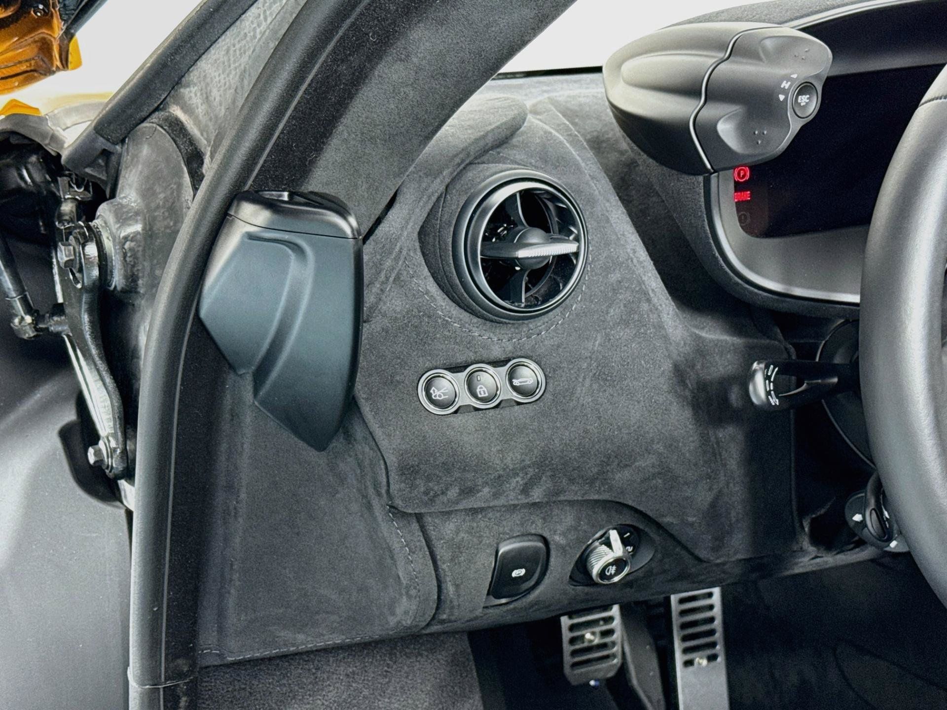 Used 2025 McLaren 750S RWD image 10