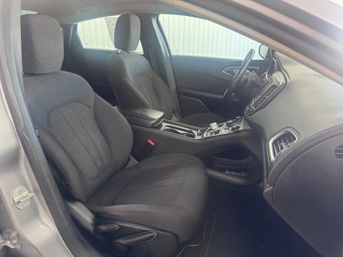 Used 2015 Chrysler 200 Limited image 10