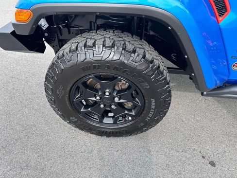 Used 2021 Jeep Gladiator Sport image 15