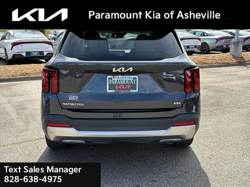 Certified 2025 Kia Sorento EX w/ Panoramic Sunroof Package image 5
