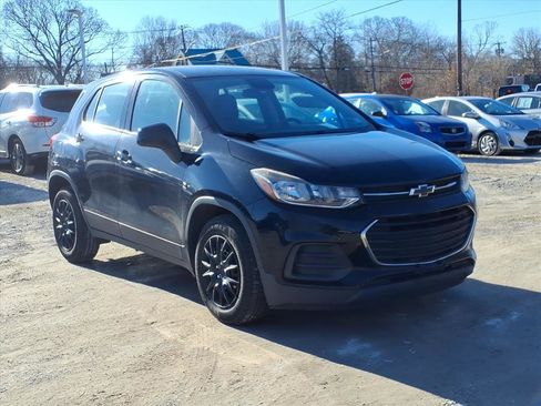 Used 2018 Chevrolet Trax LS image 3