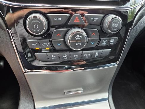 Used 2022 Jeep Grand Cherokee Laredo X RWD image 28