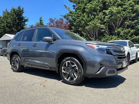 Certified 2025 Subaru Forester Limited AWD/4WD image 3