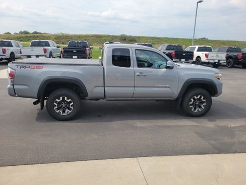 Used 2020 Toyota Tacoma TRD Off-Road image 6