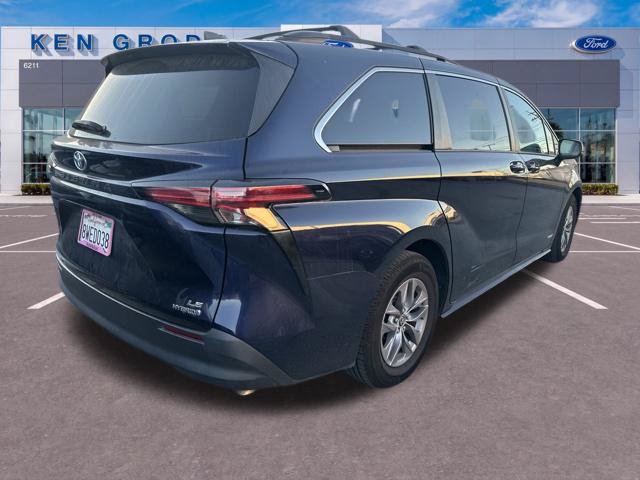 Used 2021 Toyota Sienna LE w/ LE Plus Package FWD image 5