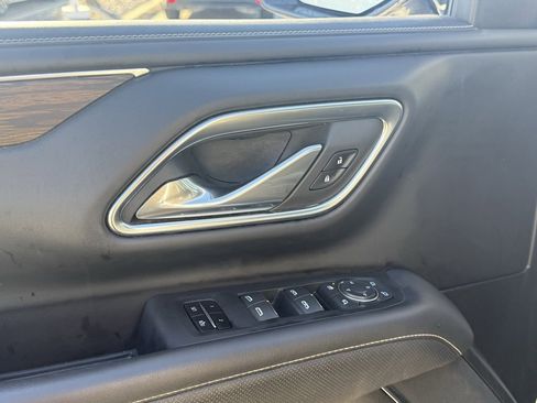 Used 2023 Chevrolet Suburban Premier image 9