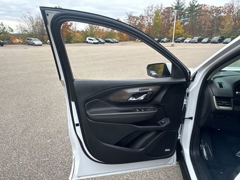Used 2023 GMC Terrain Denali image 25