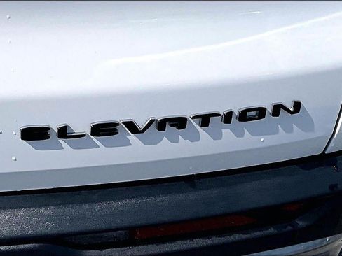 Used 2025 GMC Acadia Elevation AWD/4WD image 8