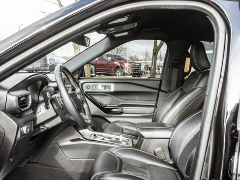 Used 2022 Ford Explorer ST w/ ST Street Pack image 30