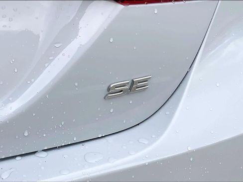 Used 2024 Toyota Camry SE image 10