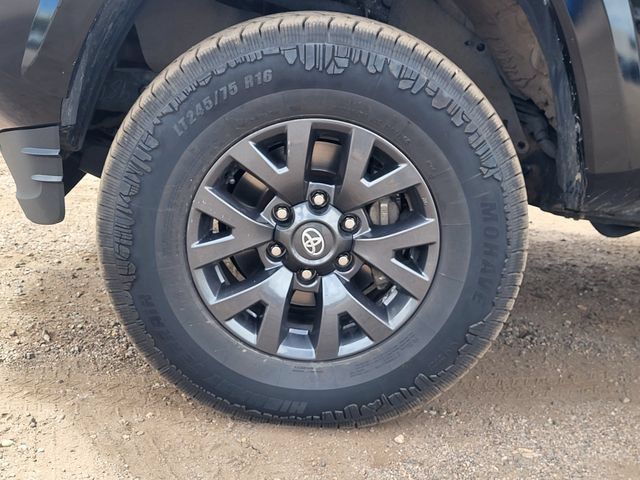 Used 2023 Toyota Tacoma SR5 AWD/4WD image 10