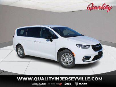 New 2026 Chrysler Pacifica Select