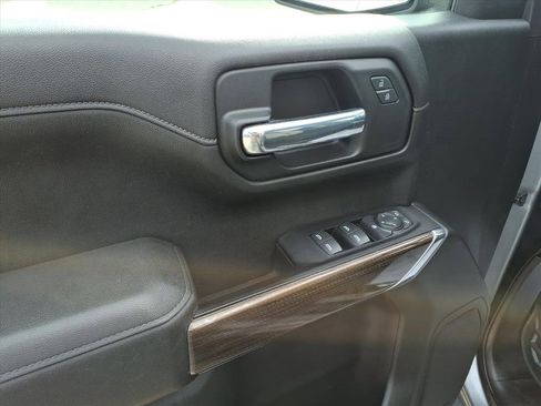 Used 2021 Chevrolet Silverado 1500 LT Trail Boss w/ LPO, Dark Essentials Package image 11