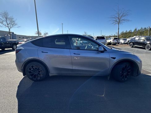 Used 2025 Tesla Model Y Long Range image 5