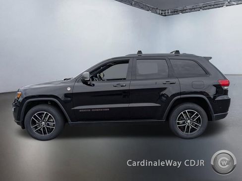 Used 2017 Jeep Grand Cherokee Trailhawk w/ Trailhawk Luxury Group AWD/4WD image 6