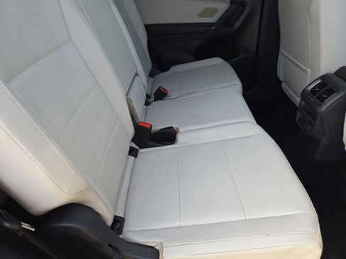 Used 2018 Volkswagen Tiguan SE image 19