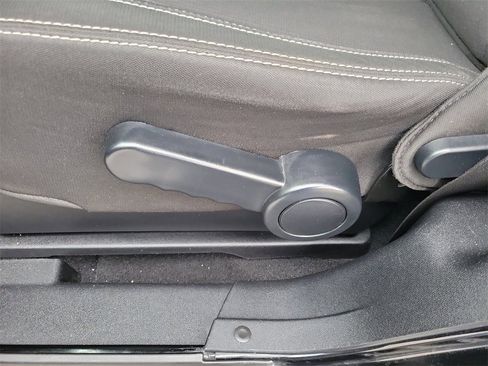 Used 2016 Jeep Wrangler Rubicon w/ Power Convenience Group image 15