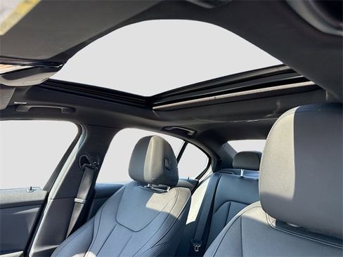 Used 2021 BMW 330e xDrive 330e xDrive w/ Premium Package image 24