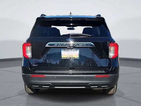 Used 2023 Ford Explorer XLT image 4