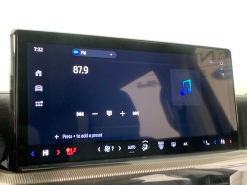 Used 2025 Ford Explorer Active w/ Active Comfort Package image 15