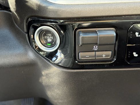 Used 2025 Chevrolet Silverado 2500 LT w/ Convenience Package image 23