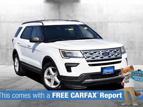 Used 2018 Ford Explorer XLT FWD image 2