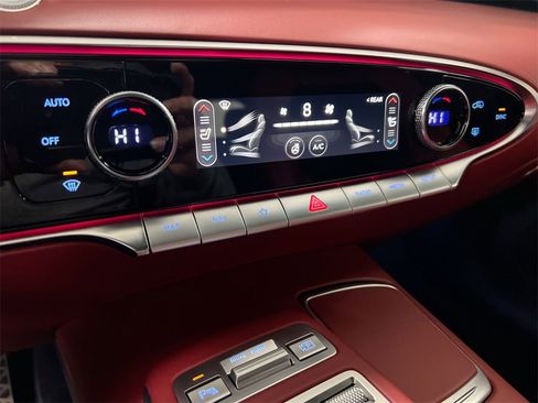 Used 2023 Genesis GV70 2.5T w/ Sport Prestige Package image 15