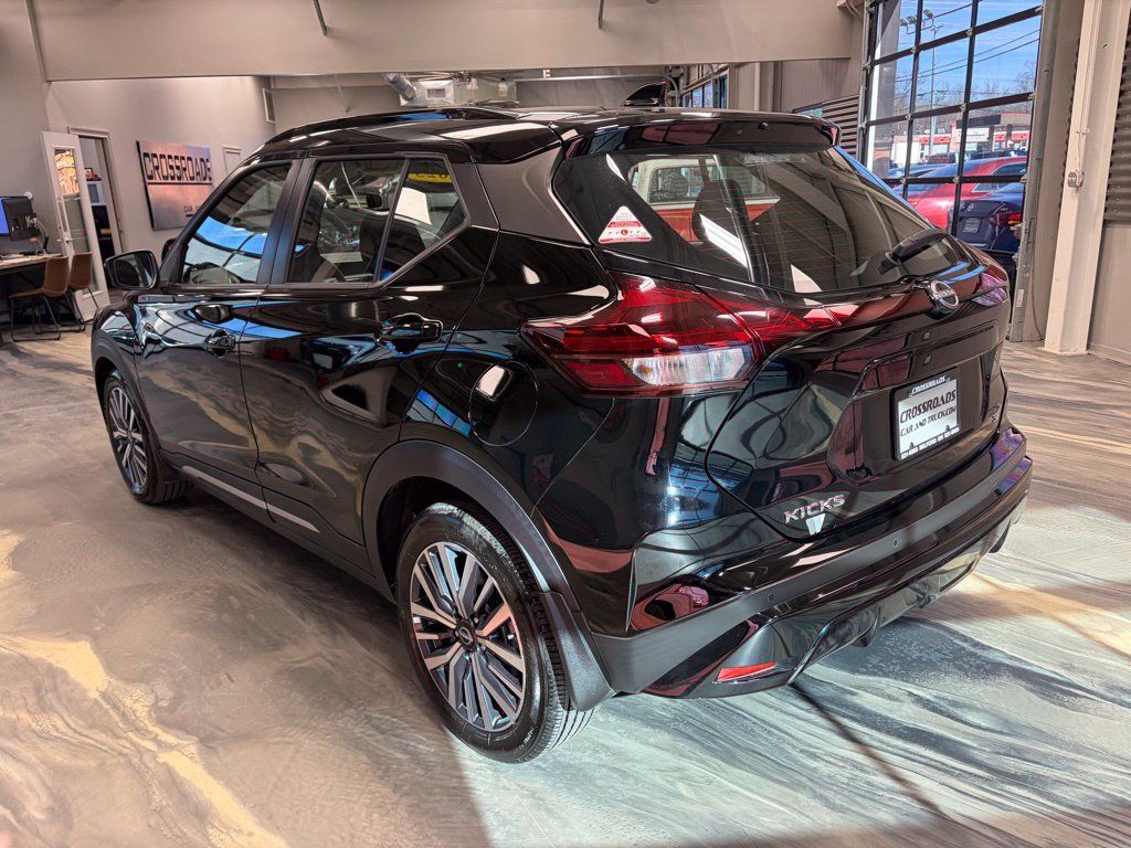 Used 2023 Nissan Kicks SR FWD image 32