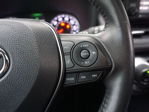 Used 2021 Toyota RAV4 XLE Premium FWD image 8