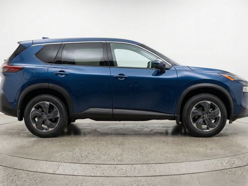 Used 2025 Nissan Rogue SV AWD/4WD image 11
