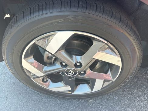 Used 2025 Hyundai Venue SEL FWD image 10