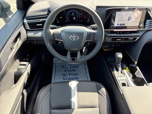 Used 2026 Toyota Camry SE FWD image 4
