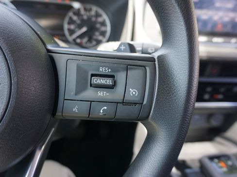 Used 2023 Nissan Rogue S image 9