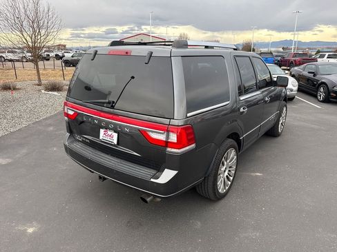 Used 2017 Lincoln Navigator Select image 9