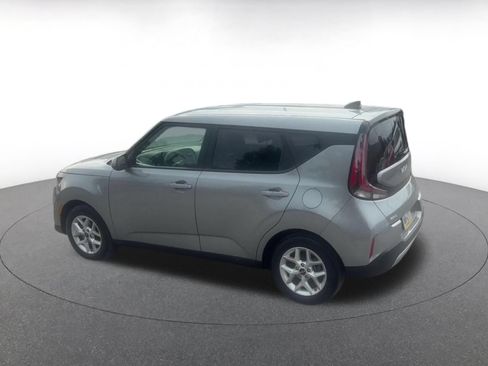 Used 2025 Kia Soul LX w/ LX Technology Package FWD image 8