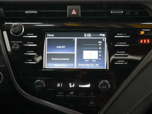 Used 2019 Toyota Camry SE w/ Convenience Package FWD image 16