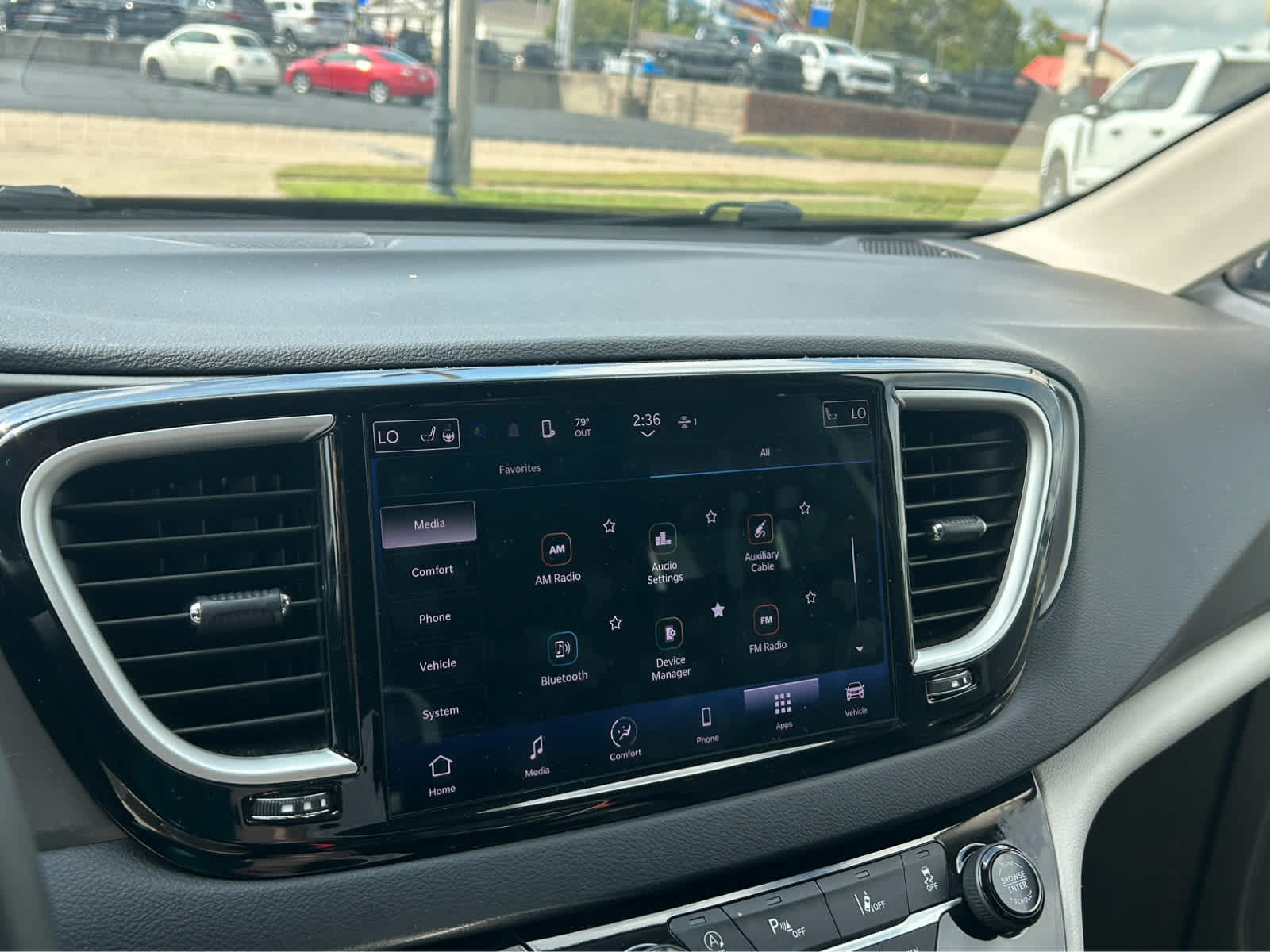 Used 2024 Chrysler Pacifica Touring-L FWD image 38