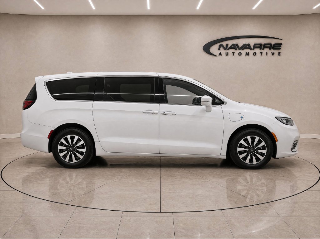 Used 2022 Chrysler Pacifica Touring-L FWD image 8