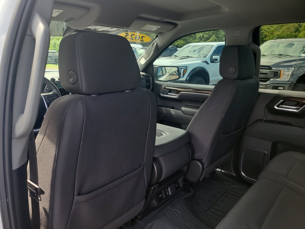 Used 2025 GMC Sierra 1500 Elevation w/ LPO, Elevation Black Package AWD/4WD image 9