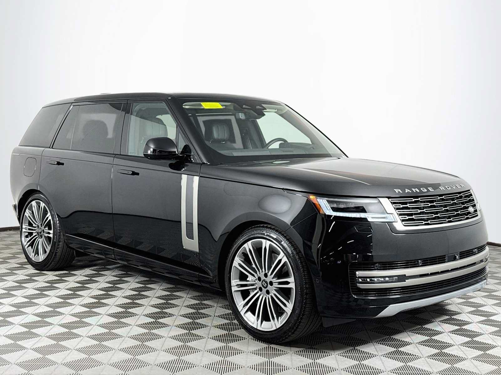 New 2027 Land Rover Range Rover Long Wheelbase SE AWD/4WD image 3