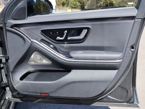 Used 2022 Mercedes-Benz S 500 4MATIC w/ AMG Line Package image 13