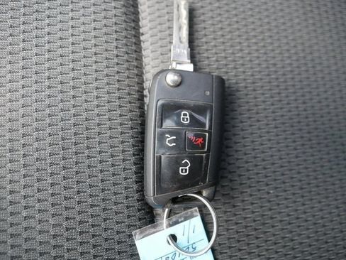 Used 2016 Volkswagen Golf S FWD image 36