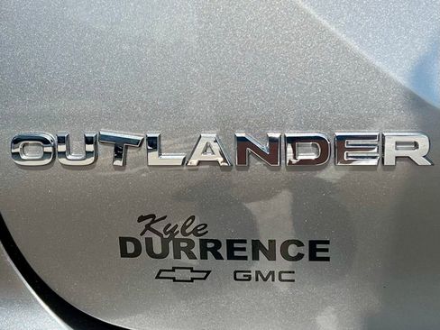 Used 2024 Mitsubishi Outlander SE image 14