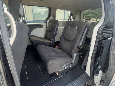 Used 2011 Dodge Grand Caravan Mainstreet w/ PWR Convenience Group FWD image 7