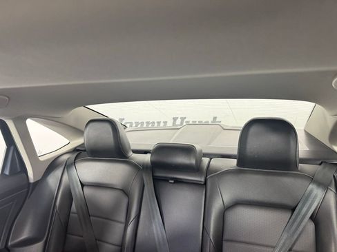 Used 2023 Volkswagen Jetta SE w/ Panoramic Sunroof Package image 5