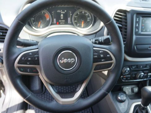 Used 2017 Jeep Cherokee Latitude w/ Cold Weather Group image 7