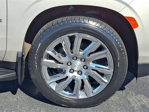 Used 2021 Chevrolet Tahoe LT w/ Luxury Package image 8