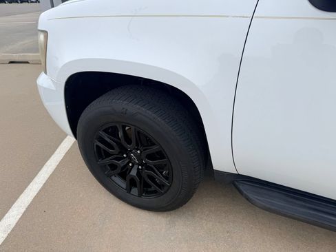 Used 2009 Chevrolet Suburban LT RWD image 11