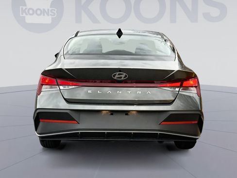 New 2026 Hyundai Elantra SE image 5