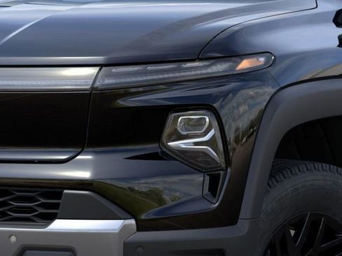 New 2025 Chevrolet Silverado EV LT image 10